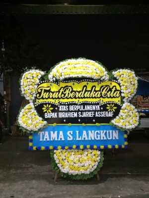 Papan Bunga Duka di Padang Hilir